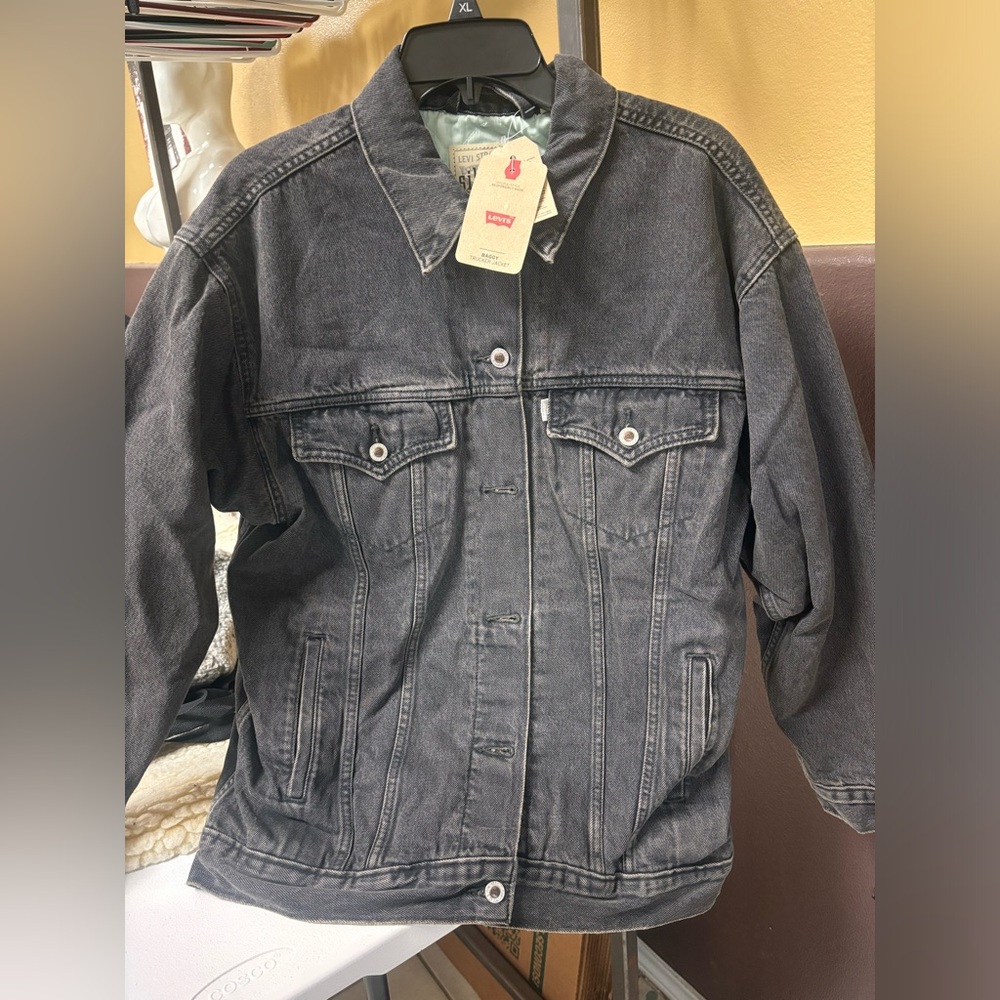 Size S woman.  Levi's® Premium
90S TRUCKER JACKET A0081
